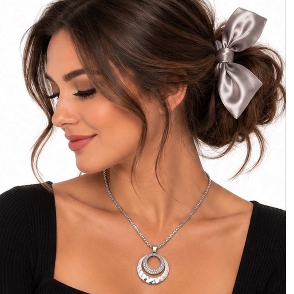 Silver Tone Hammered Double Circle Pavé Crystal Pendant Box Chain Necklace